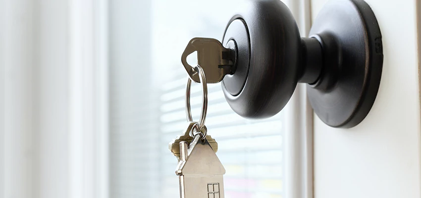 Bifold Door Knob Replacement in Reedley, California