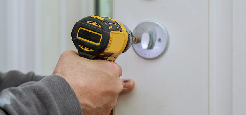 Street Locksmith For Smart Lock Repair in Reedley, CA